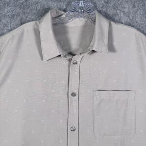 Vuori Brdge Shirt Mens Size XL Gray Beige Short Sleeve Button Up Circle Print